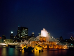 Dusk view of Buckingham Fountain in Chicago
