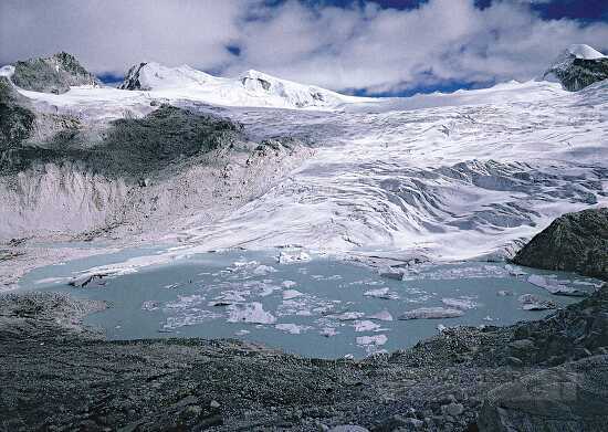 plateau glacier in the himalayan divide bhutan
