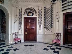Swords and pistols displayed in the entryway to the Governors Pa