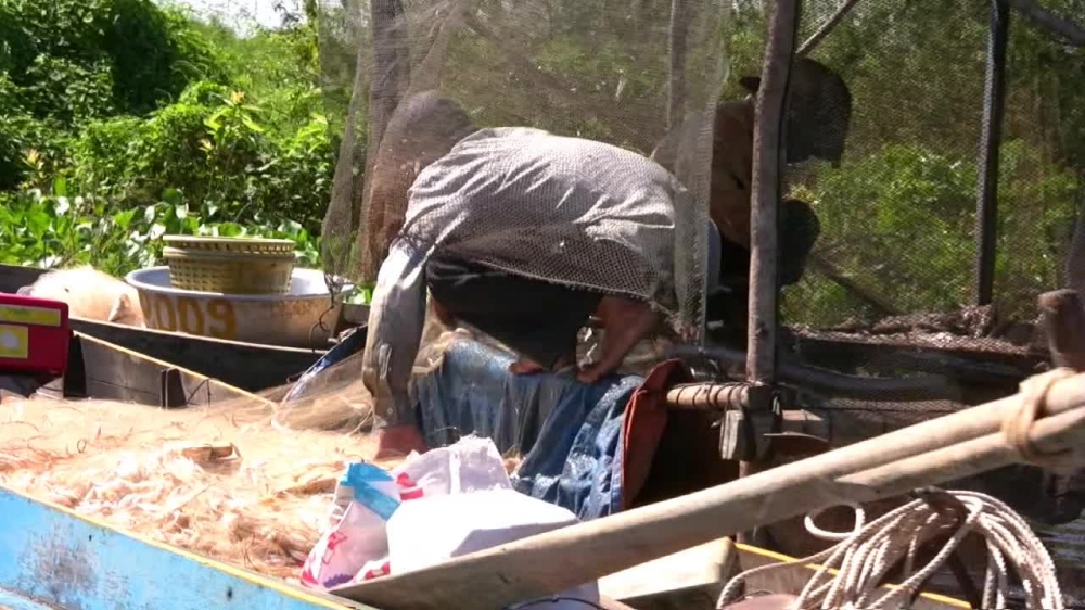 man throwing fish out of boat cambodia Classroom Clip Art