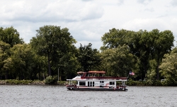 A small Mississippi riverboat passes Riverside Park