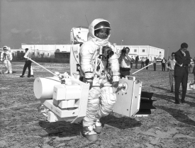 astronaut jim lovell carries 7
