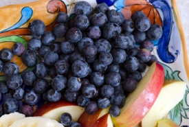blueberries bananas on plate 3000