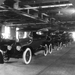 completed Cadillac touring cars in auto factory 1917