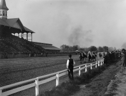 finish of the one mile race derby day 1901 louisville kentucky