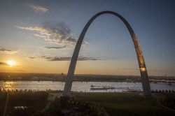gateway arch is a 630 foot monument in st louis missouri
