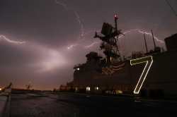 lightning behind amphibious assault ship uss iwo jima001