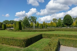 manacured gardens 