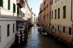 narrow canal venice italy 8183