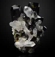 photo of mineral epidote and quartz
