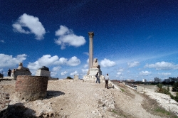 photo pompeys pillar and sphinx alexandria egypt image 1400a