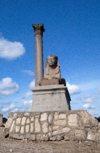 photo pompeys pillar and sphinx alexandria egypt image 1401a