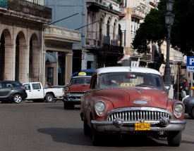 red Vintage cars on the Paseo de Marti
