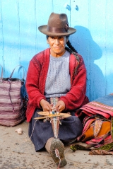 sitting and weaving goods cuzco peru 014