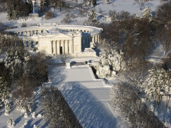 snow blankets the tomb of the unknowns at arlington national cem