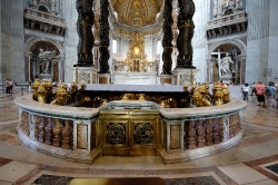 st peters basilica altar with Berninis baldacchino photo 0720b