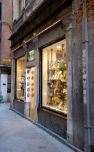 storefront Venice italy 8246