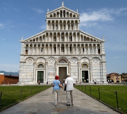 tourists entering cathedral of pisa italy 4 7648lb
