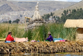 traditional reed huts lake titicaca photo2661a