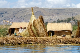 traditional reed huts lake titicaca photo2662a