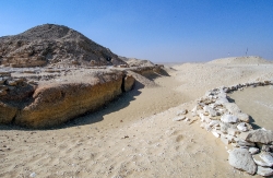 unas-pyramid-saqqara-complex-photo-image-1318a