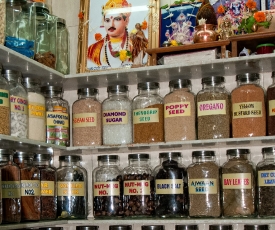 various spices for sale in mumbai india05