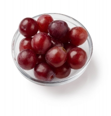 whole red grapes in clear bowl