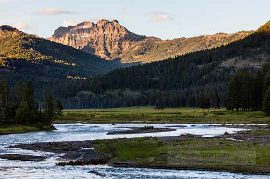 Amphitheater Mountain and Soda Butte Creek with lamar river