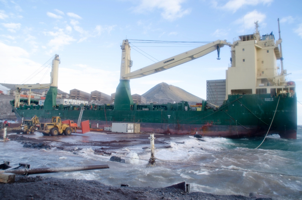 antarctica ship at mcmurdo station 584