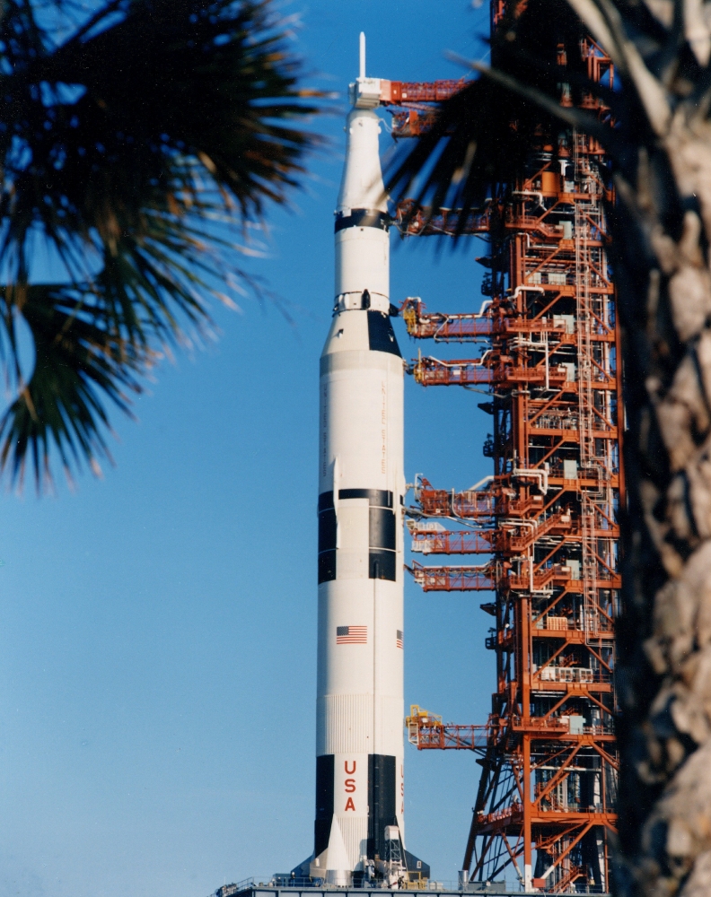 apollo 13 saturn v during rollout 2