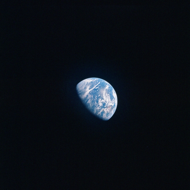 apollo 15 image of receding earth