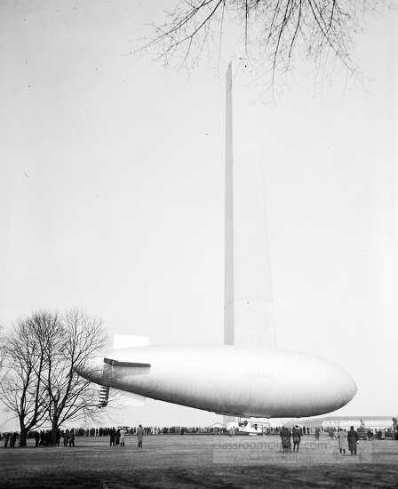 Army Blimp landing at Washington Monument Washington DC 1932