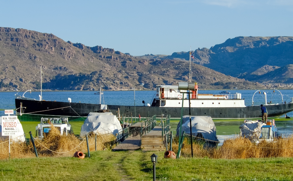 boat on lake titicaca 018