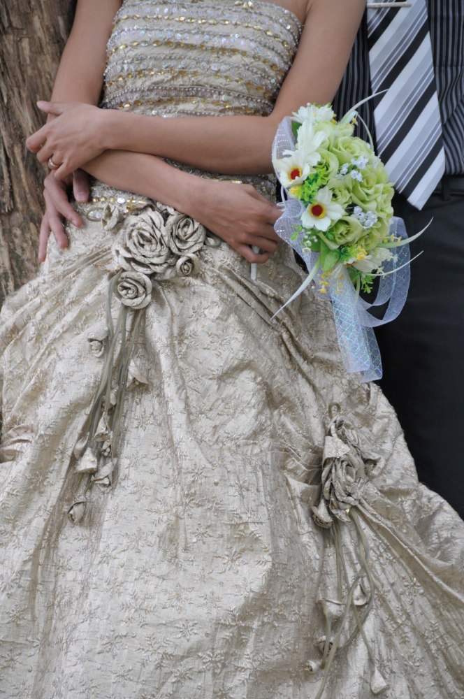 bridge-and-groom-at-lake-n7983