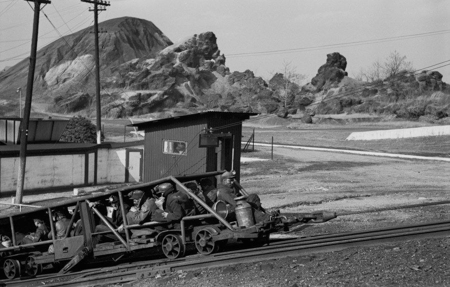 Coming out of the mine Birmingham Alabama 1937