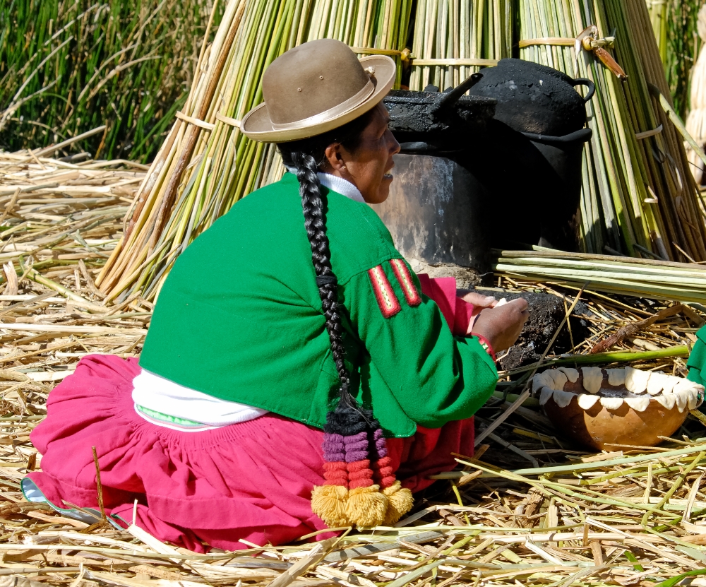 cooking utensils floating islands lake titicaca photo 2502a