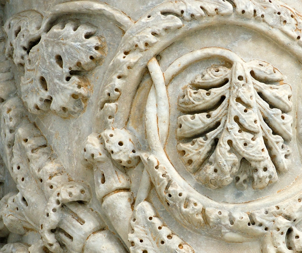 decorative carvings in columns pisa italy photo 1214be
