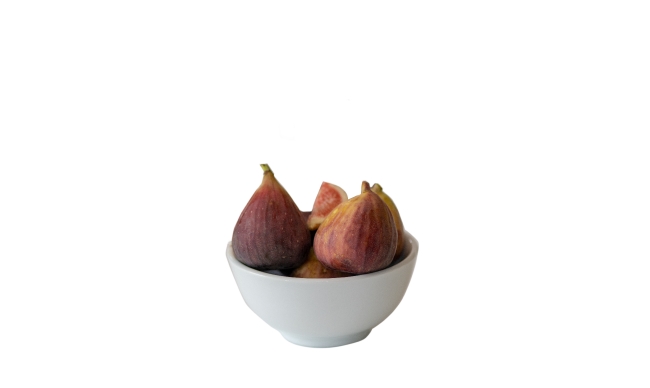 fresh figs in white bowl photo