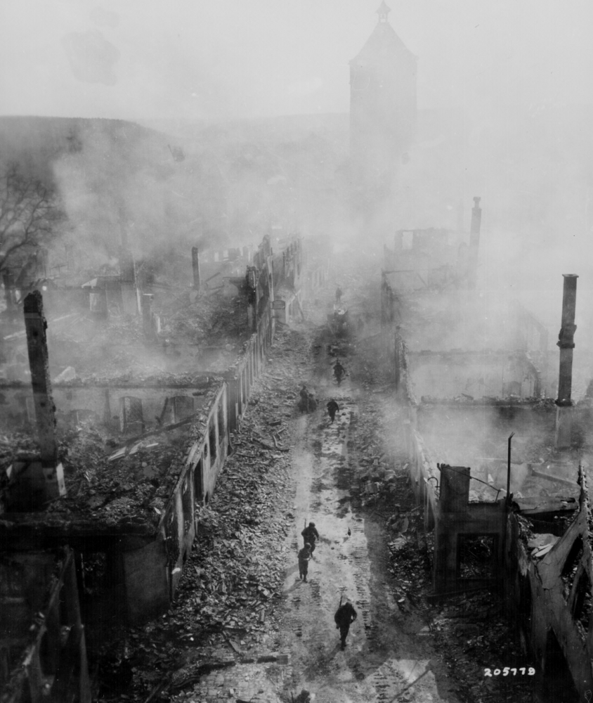 Infantrymen of the 255th Infantry Regiment move down a stree