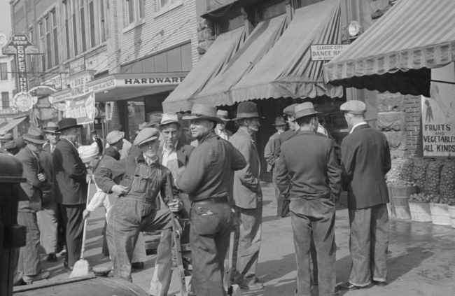 Middlesboro Kentucky Men in town