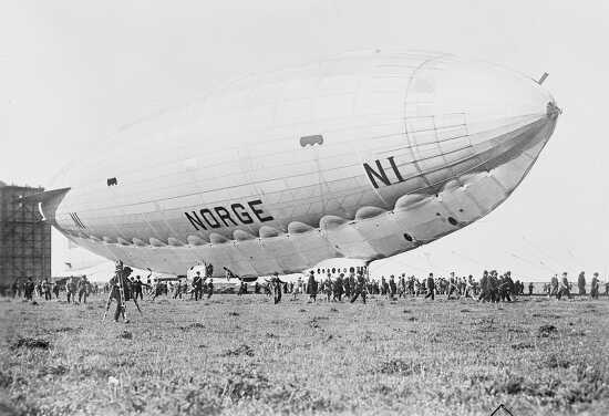 Norge airship Leaving Hanger