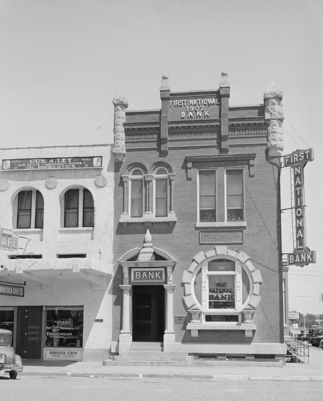 photo of a bank in perry oklahoma 1939