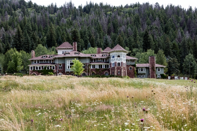 redstone-castle-also-known-as-cleveholm-manor