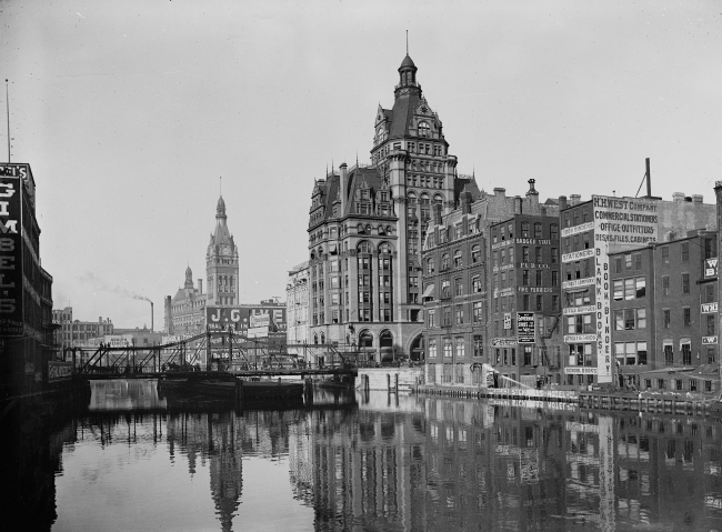 River from Sycamore St Milwaukee