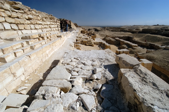 sakkara-step-pyramid-complex-built-for-king-djoser-photo-image-1