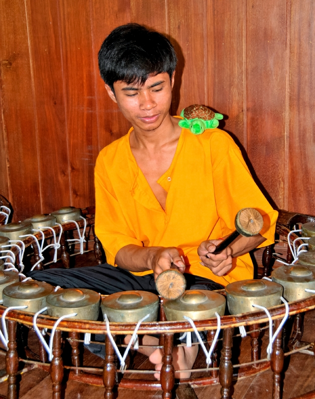 Small Gong Circule Music Phnom Penh 
