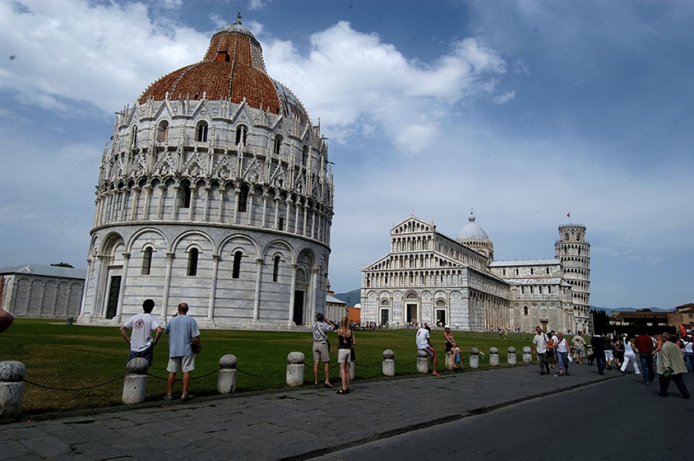 square of miracles baptistry cathedral pisa italy 7768