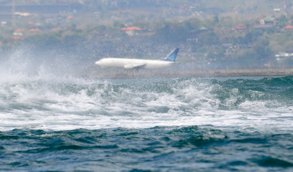 Surfing Indonesia