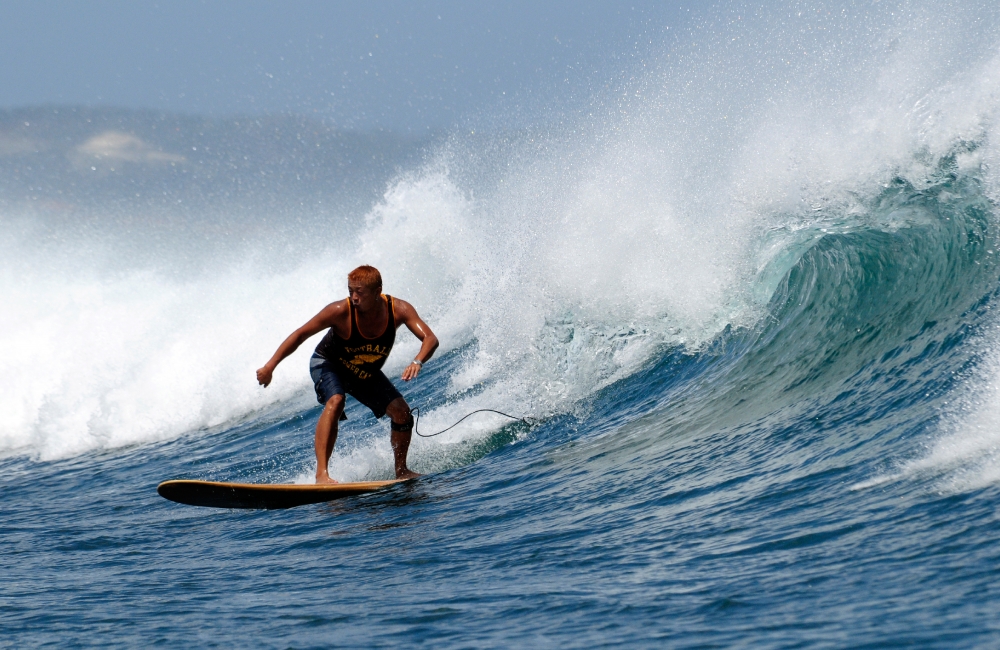 Surfing Indonesia