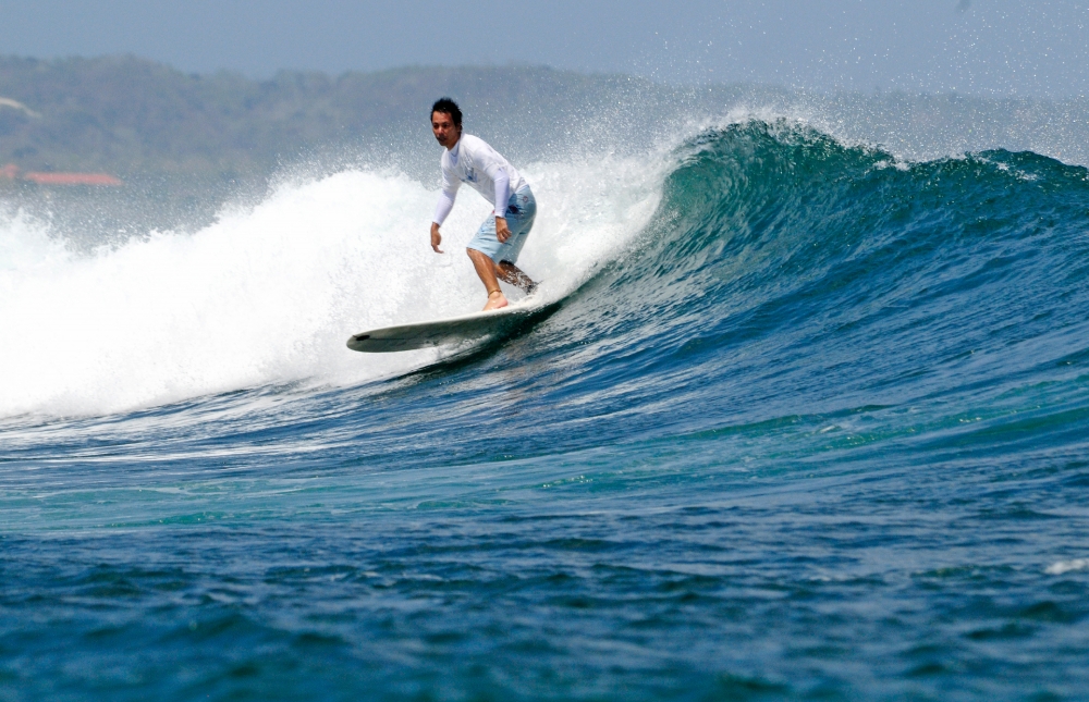 Surfing Indonesia